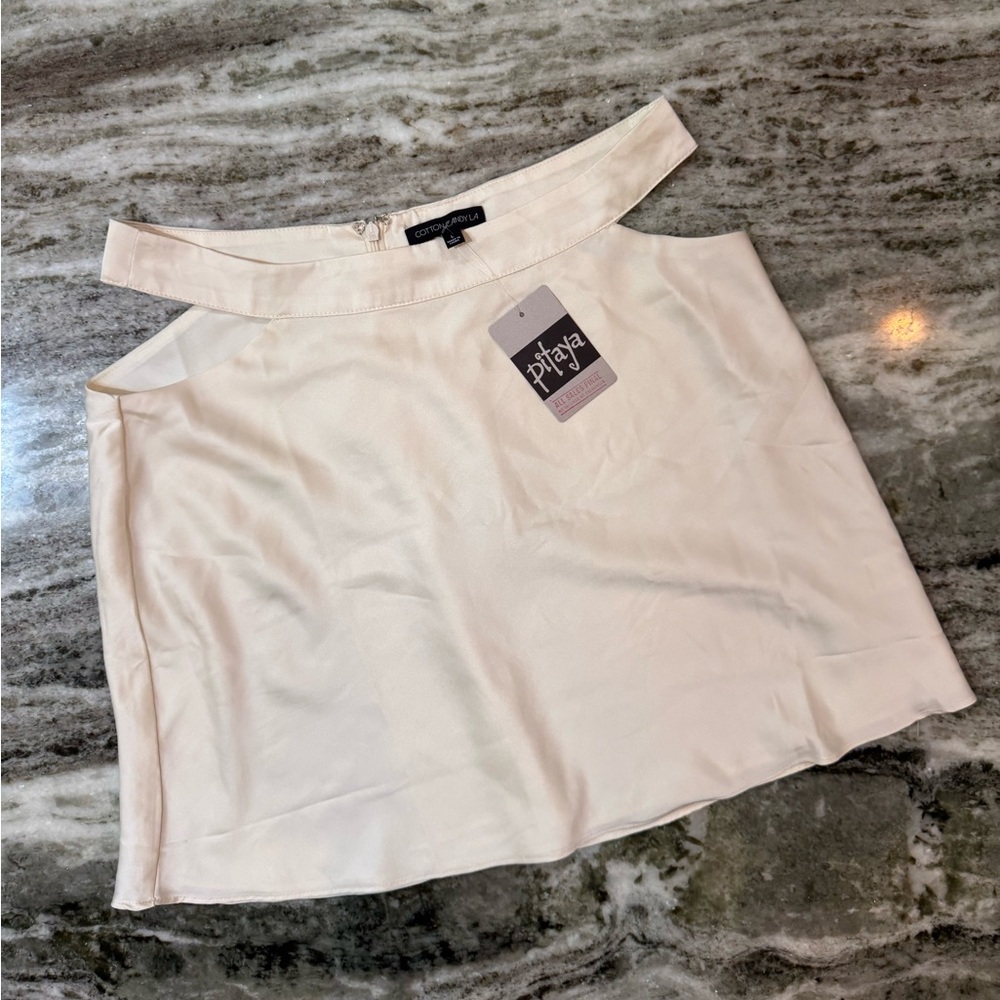 NWT Pitaya Cream Cutout Mini Skirt Size Women’s Large